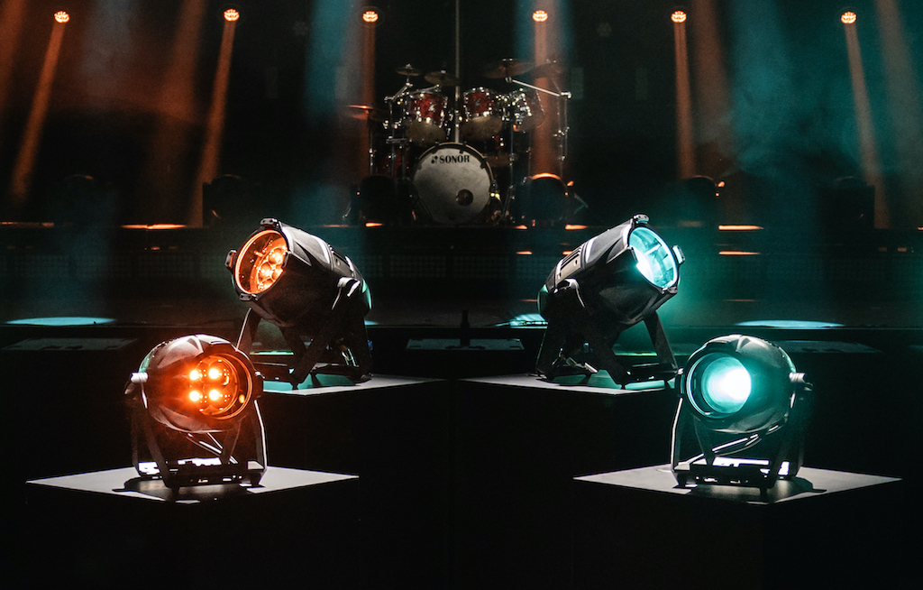 vier Scheinwerfer